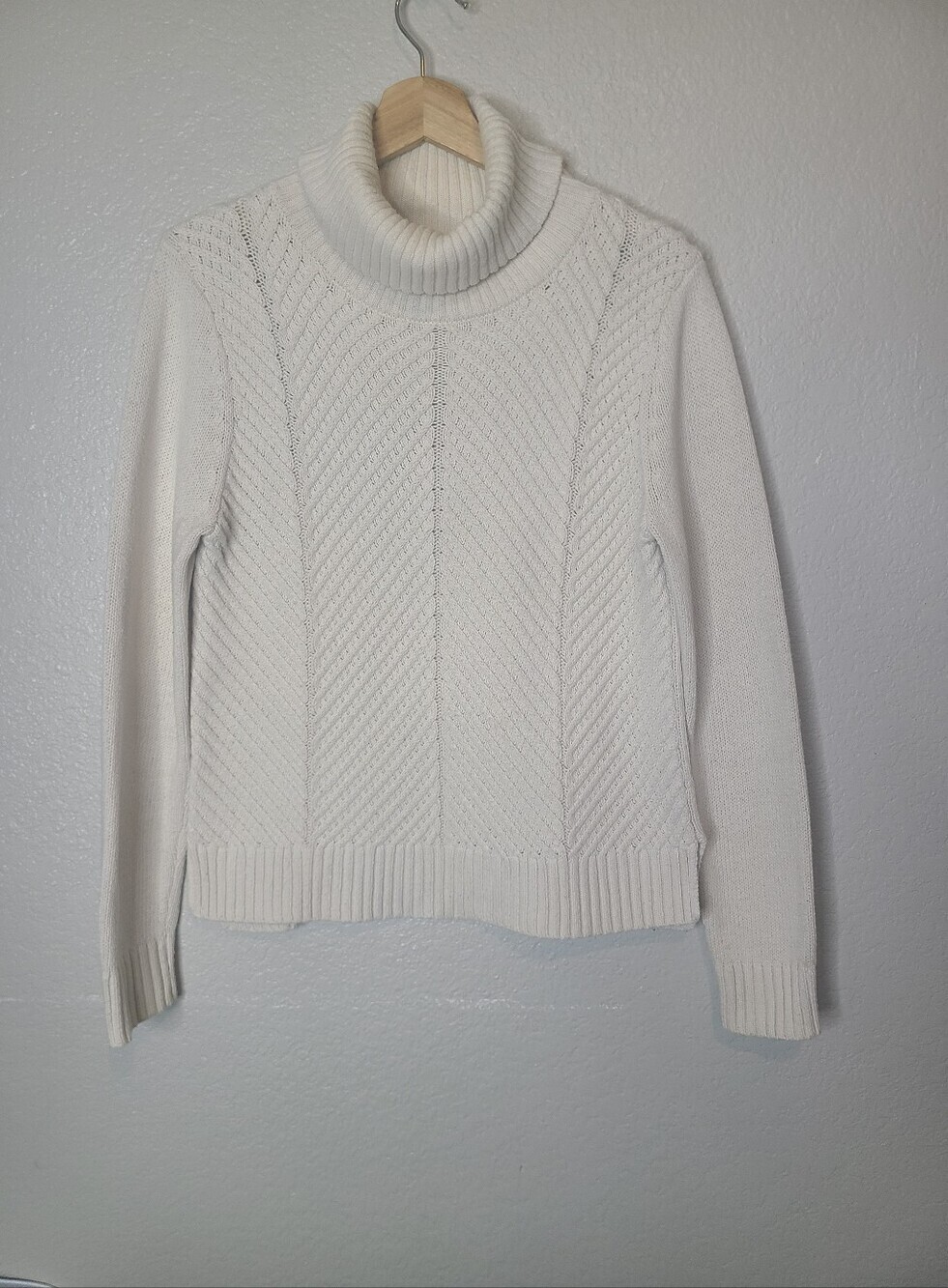 Banana Republic Ivory Cream Cable-Knit Turtleneck Sweater Size Small 100% Cotton